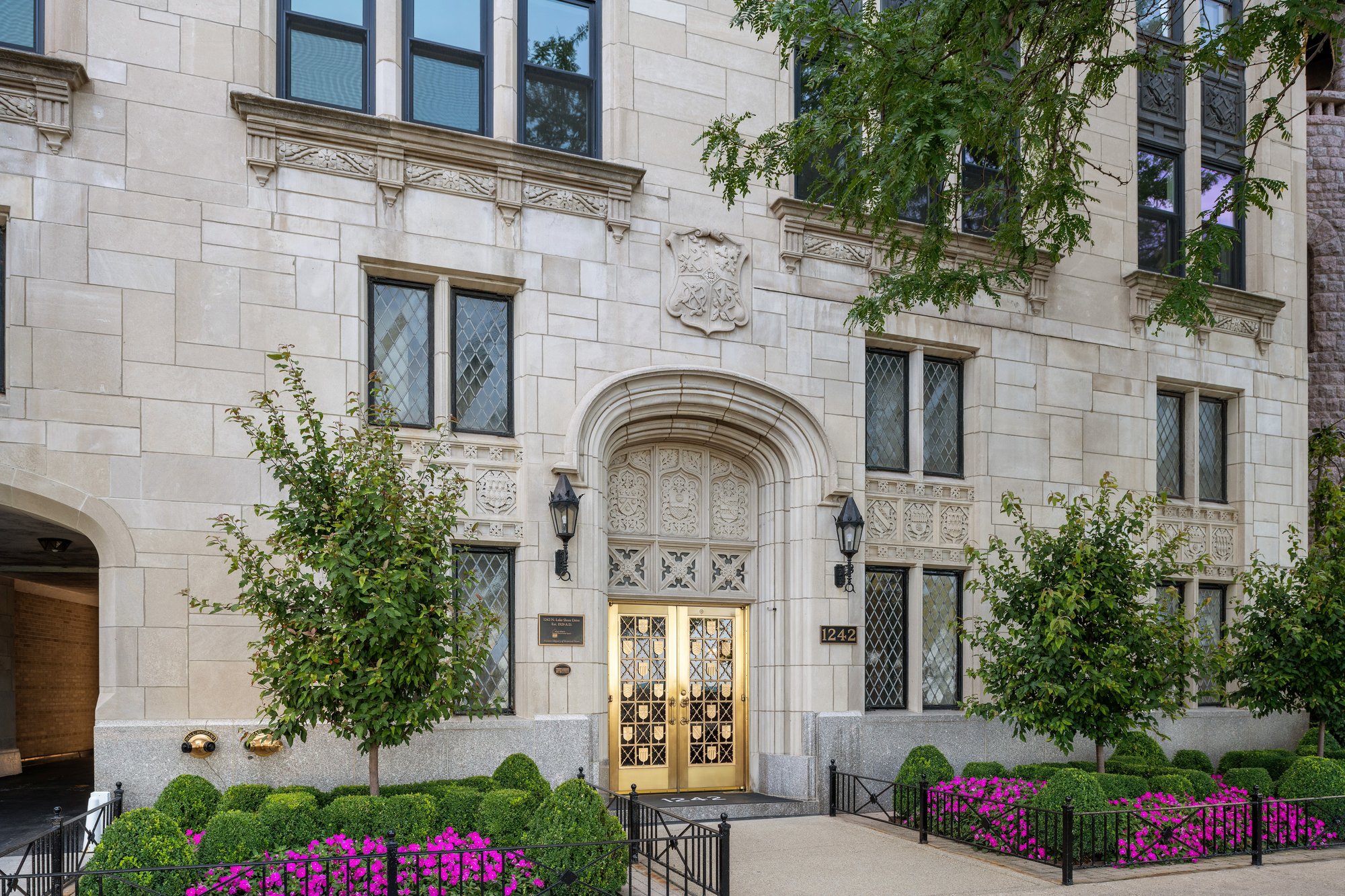 Architecturally signification exterior of 1242 N Lake Shore Drive co-op building